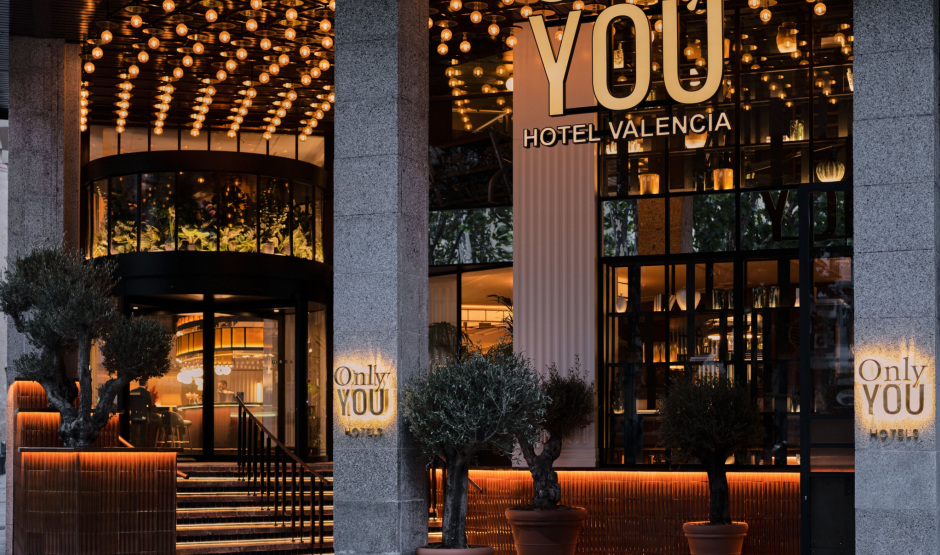 Only YOU Hotel & Lounge